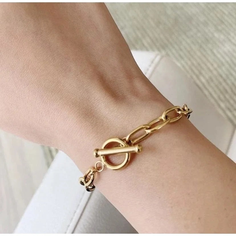 Toggle & Chain Bracelet: 18k Gold Plated